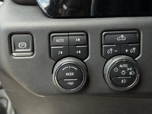 Used 2023 Chevrolet Silverado 1500 LT Trail Boss w/ Convenience Package II AWD/4WD image 23