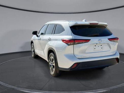 Used 2023 Toyota Highlander XLE FWD image 10