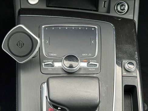 Used 2020 Audi Q5 e Premium Plus image 29