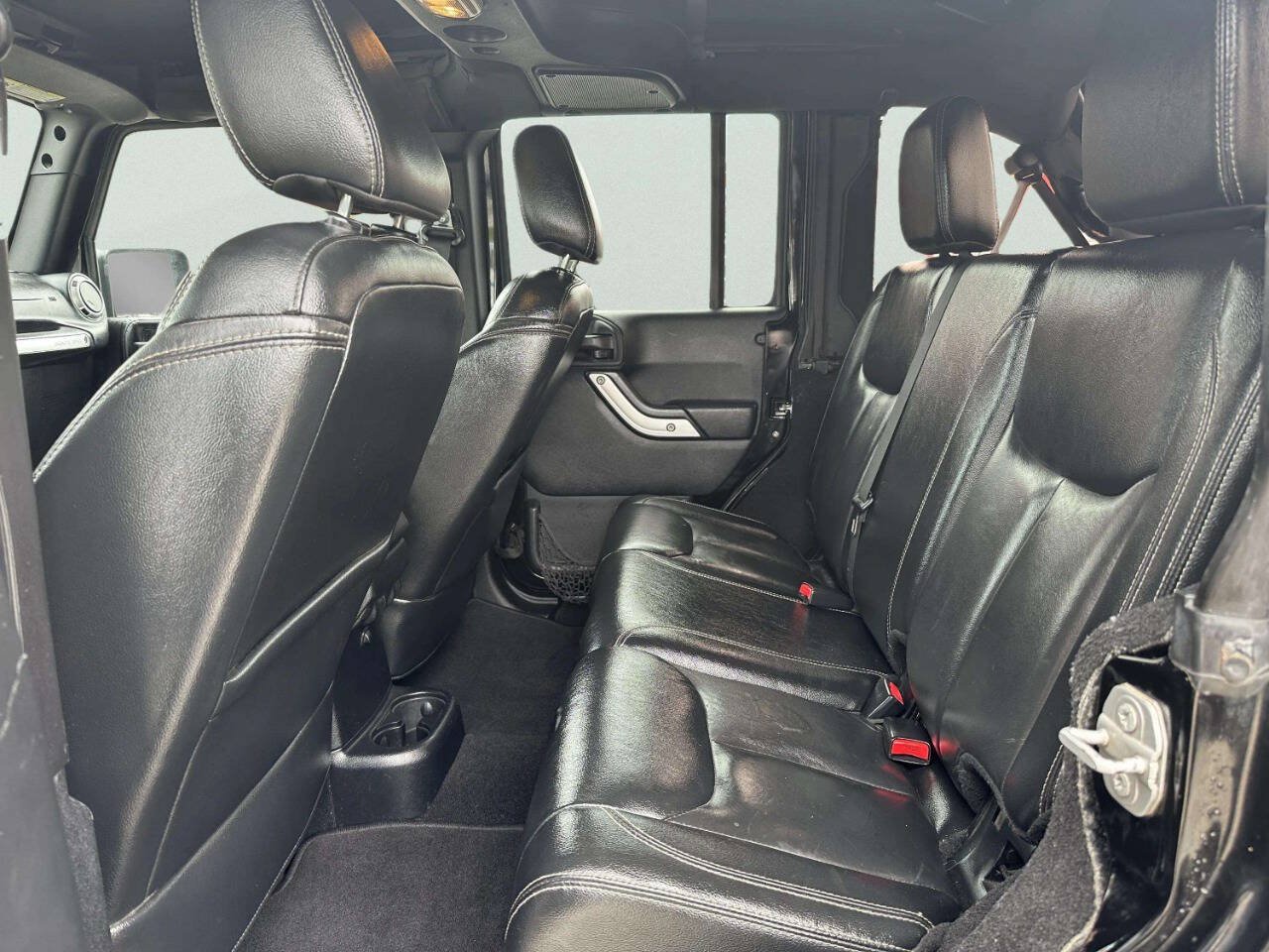 Used 2015 Jeep Wrangler Unlimited Rubicon w/ Dual Top Group AWD/4WD image 11