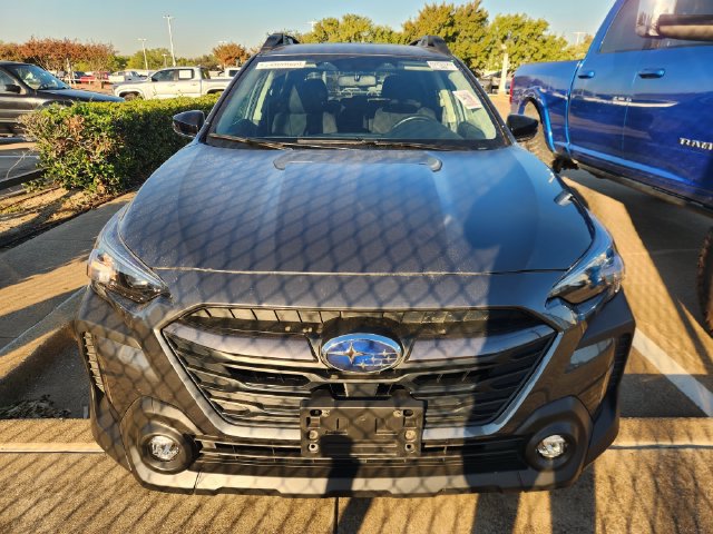 Used 2025 Subaru Outback Premium AWD/4WD image 2