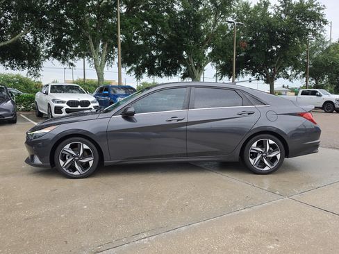 Used 2022 Hyundai Elantra Limited w/ Cargo Package FWD image 5