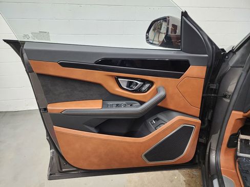 Used 2022 Lamborghini Urus image 9