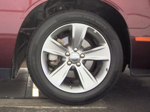 Used 2022 Dodge Challenger SXT image 13