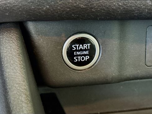 Used 2023 Nissan Rogue SV image 21