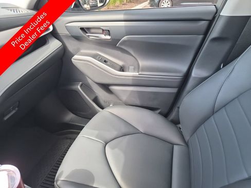 Used 2026 Toyota Highlander XLE AWD/4WD image 8