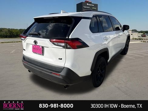 Used 2021 Toyota RAV4 LE FWD image 11