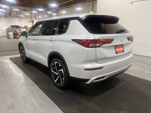 Used 2024 Mitsubishi Outlander SE image 5