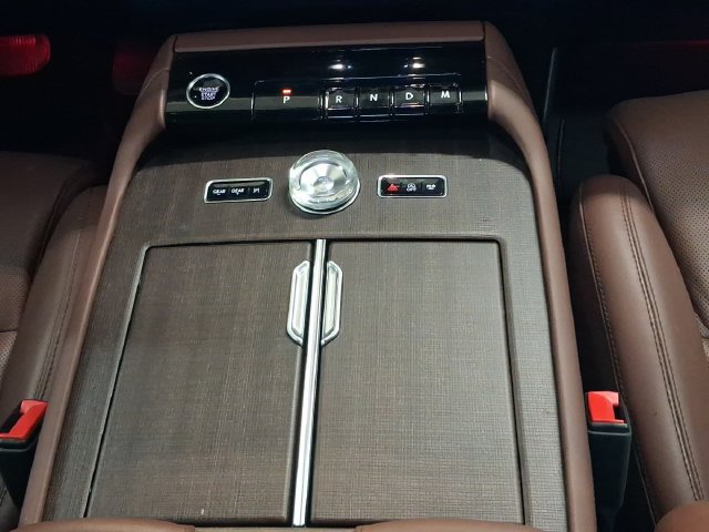 Used 2025 Lincoln Navigator Reserve AWD/4WD image 6