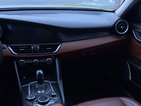 Used 2019 Alfa Romeo Giulia AWD image 26