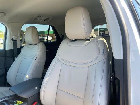 Certified 2025 Ford Explorer Active w/ Active Comfort Package RWD image 11