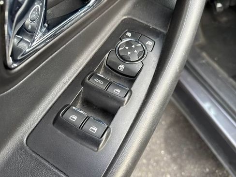 Used 2013 Ford Taurus SEL image 16