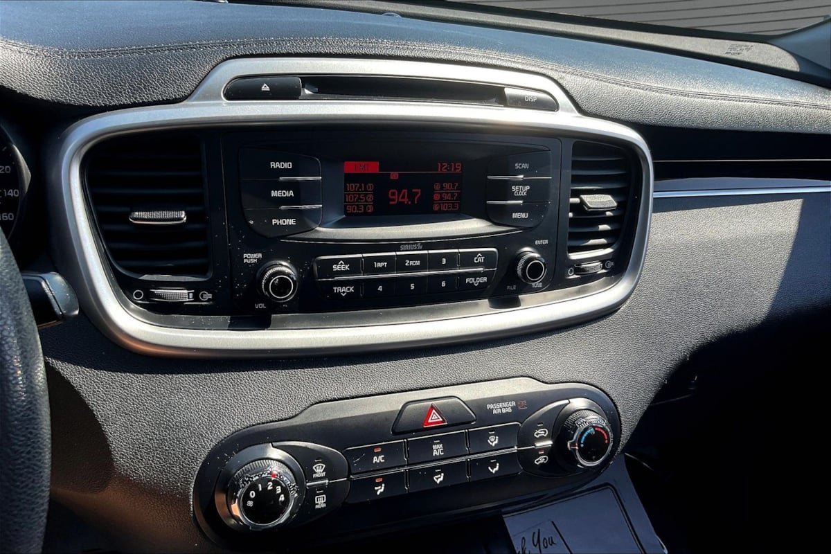 Used 2016 Kia Sorento L FWD image 14