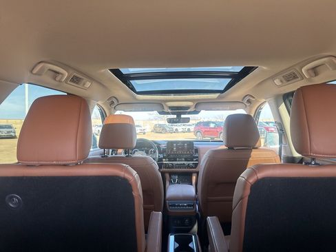 Used 2025 Nissan Pathfinder Platinum image 36