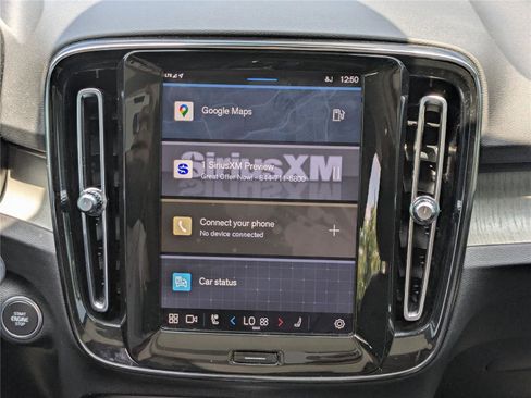 Used 2023 Volvo XC40 B5 Plus image 19