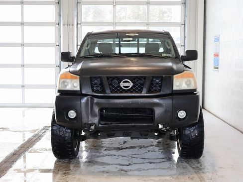 Used 2010 Nissan Titan SE w/ SE Value Truck Pkg image 5