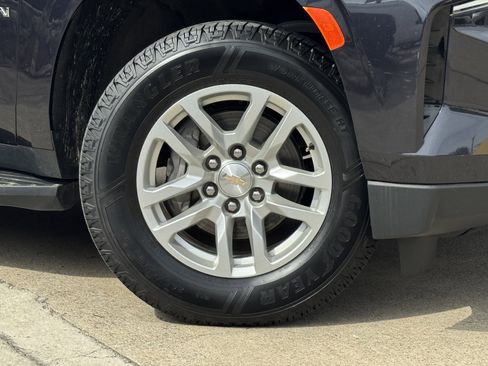 Used 2024 Chevrolet Suburban LT image 3