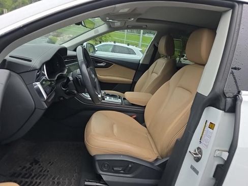 Used 2023 Audi Q8 Premium Plus AWD/4WD image 5