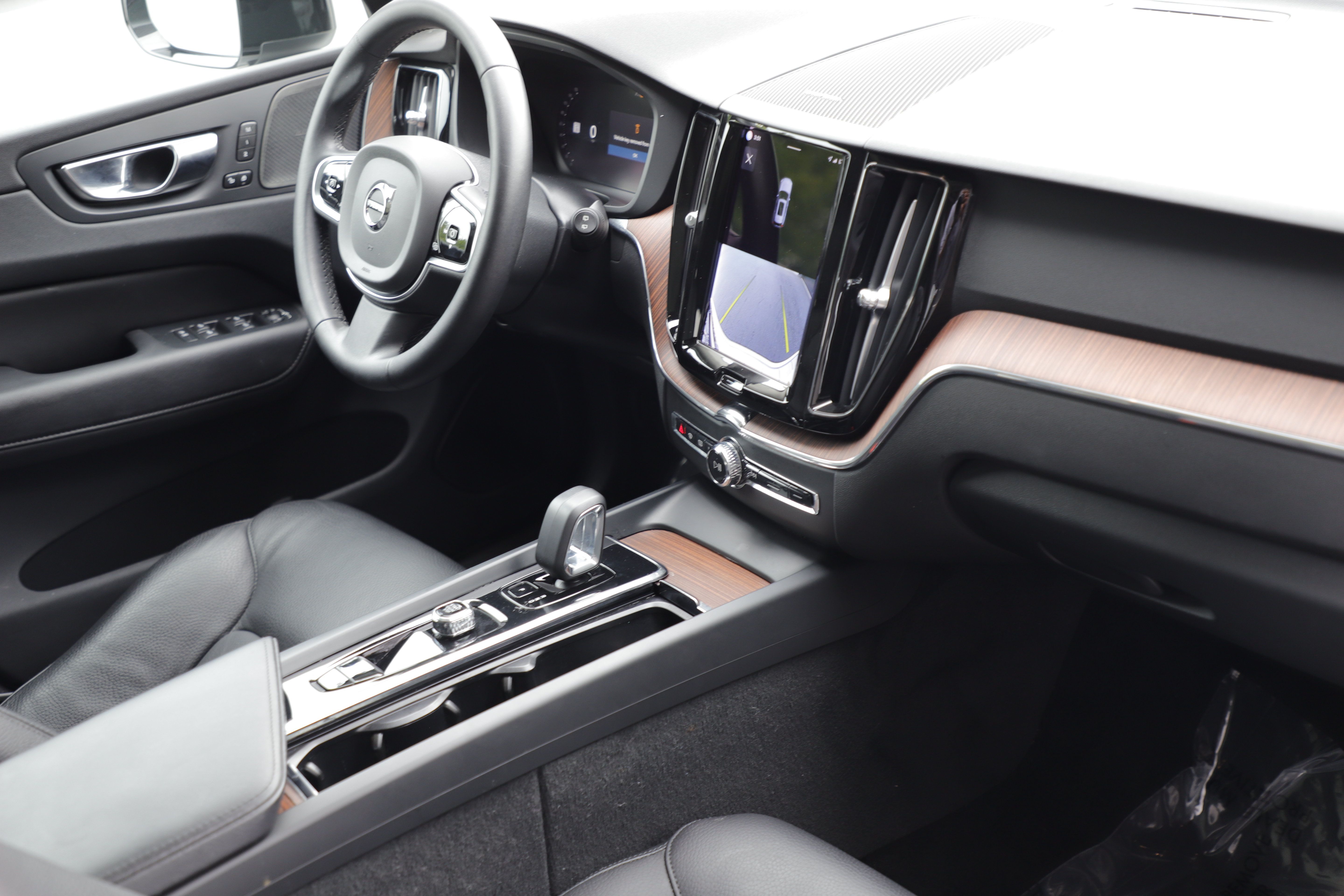 Used 2023 Volvo XC60 B5 Plus w/ Climate Package AWD/4WD image 10
