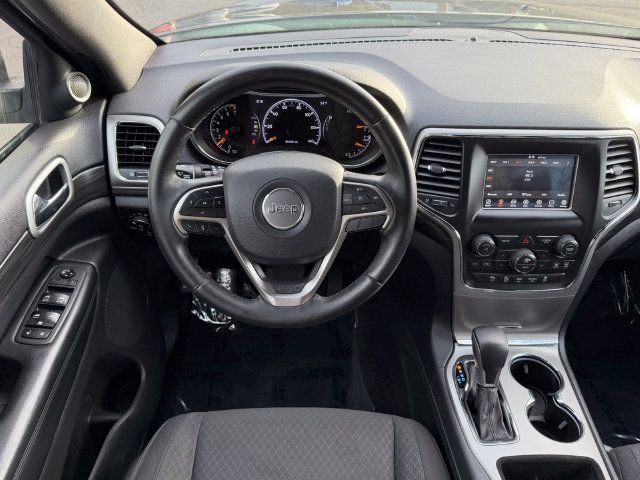 Used 2019 Jeep Grand Cherokee Laredo w/ Security & Convenience Group AWD/4WD image 12