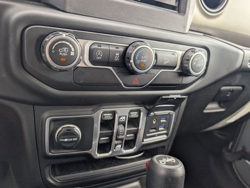 Used 2018 Jeep Wrangler Unlimited Sport S image 13