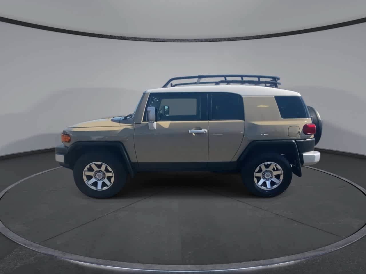 Used 2014 Toyota FJ Cruiser 4WD w/ Upgrade Package image 5