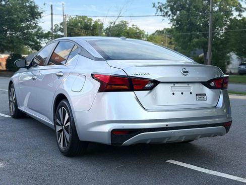 Used 2022 Nissan Altima 2.5 SV FWD image 4