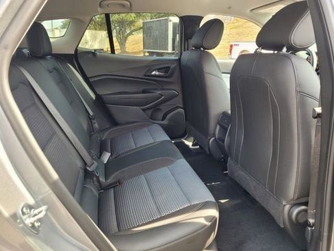 Used 2025 Chevrolet Trax LT w/ LT Convenience Package image 15