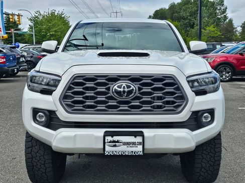 Used 2022 Toyota Tacoma TRD Sport w/ Black Out Package (TMS) AWD/4WD image 2