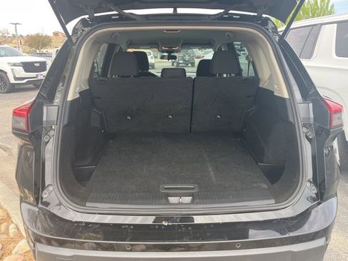 Used 2024 Nissan Rogue S image 11