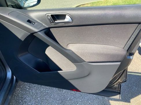 Used 2018 Volkswagen Tiguan Limited w/ Premium Package image 29