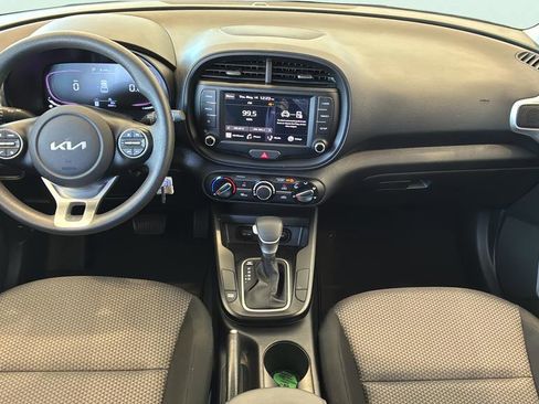 Used 2025 Kia Soul LX w/ LX Technology Package FWD image 16