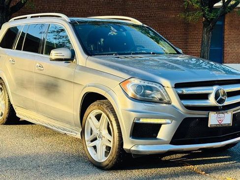 Used 2014 Mercedes-Benz GL 550 4MATIC image 4