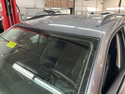 Used 2025 Volkswagen Atlas SE image 16