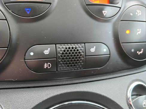 Used 2018 FIAT 500 Lounge image 18