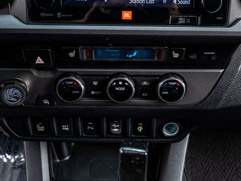 Used 2016 Toyota Tacoma TRD Sport image 26