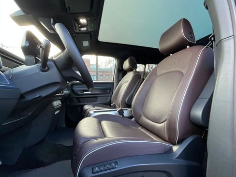 New 2025 Volkswagen ID. Buzz Pro S Plus image 11