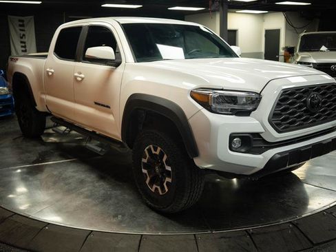 Used 2023 Toyota Tacoma TRD Off-Road w/ Technology Package AWD/4WD image 5