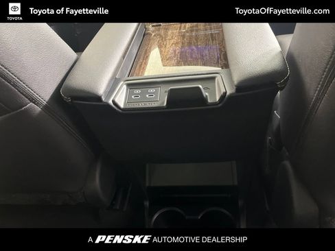 Used 2026 Toyota Sienna Limited FWD image 18