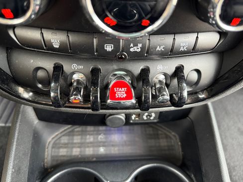 Used 2017 MINI Cooper Clubman w/ Premium Package image 30