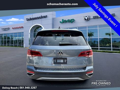 Used 2023 Volkswagen Taos SE w/ Panoramic Sunroof Package FWD image 6