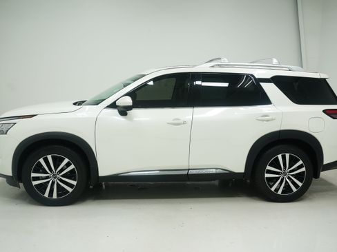 Used 2023 Nissan Pathfinder Platinum w/ Lighting Package (N93) FWD image 7