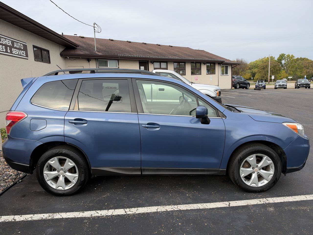 Used 2015 Subaru Forester 2.5i Limited AWD/4WD image 2