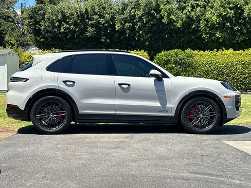Certified 2025 Porsche Cayenne GTS AWD/4WD image 9