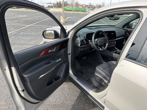 New 2026 Chevrolet Traverse Z71 image 9