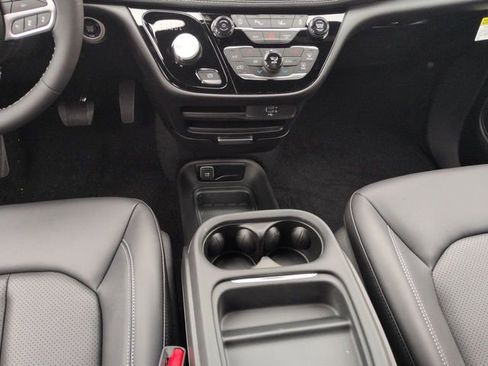 New 2027 Chrysler Pacifica Select FWD image 19