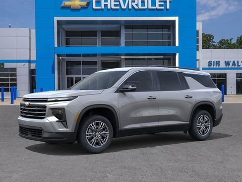 New 2026 Chevrolet Traverse LT w/ Driver Confidence Package image 2