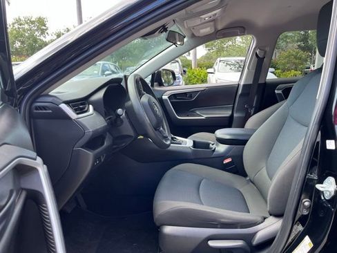 Used 2022 Toyota RAV4 LE FWD image 6