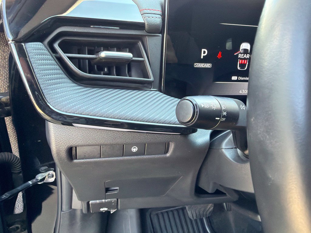 Used 2025 Nissan Kicks SR AWD/4WD image 28