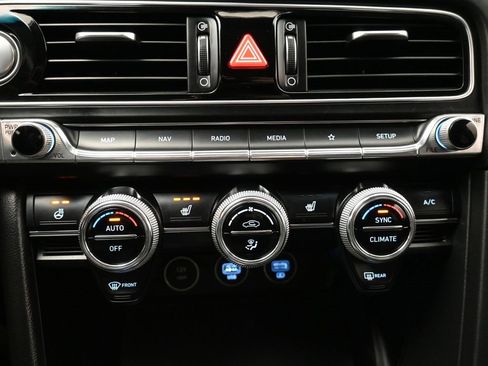 Used 2023 Genesis G70 2.0T image 17